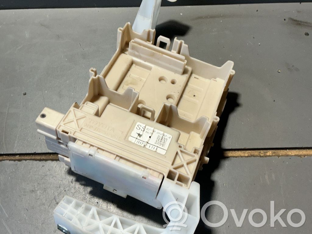 Toyota Aygo AB40 Fuse module 
