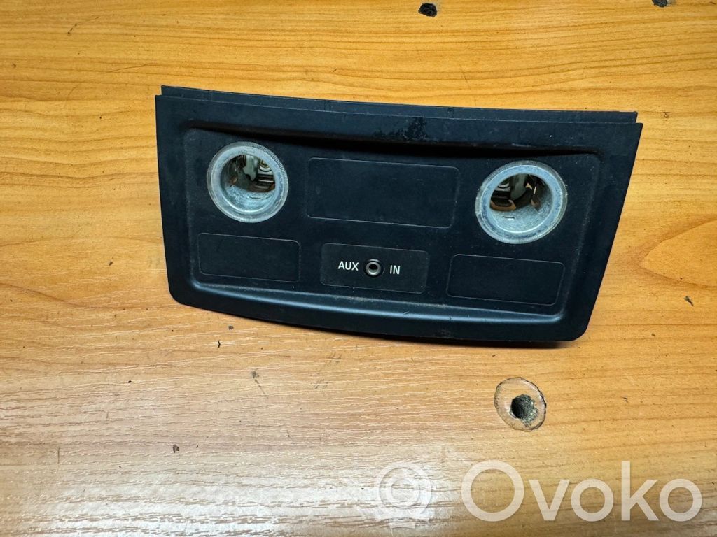 Panel gniazda zapalniczki tylnej tunelu środkowego   7034100,319950000,14052008,001780,9117364