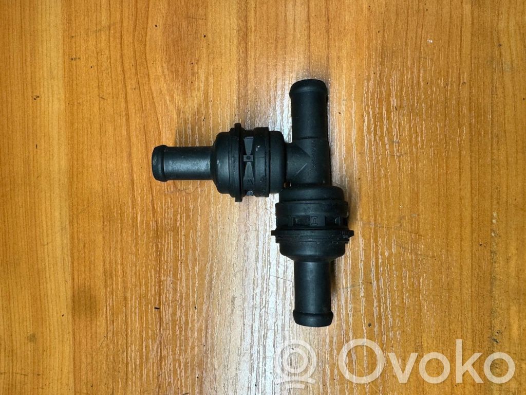 BMW 5 E39 Engine coolant pipe/hose 
