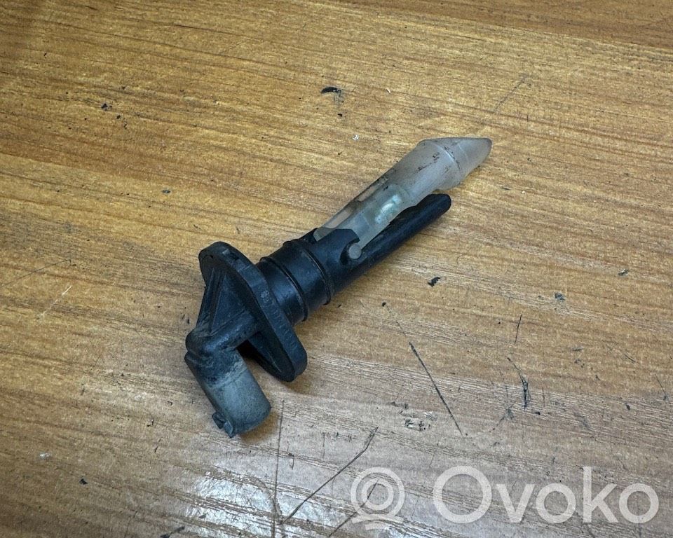 BMW 5 E39 Windshield washer fluid level sensor 