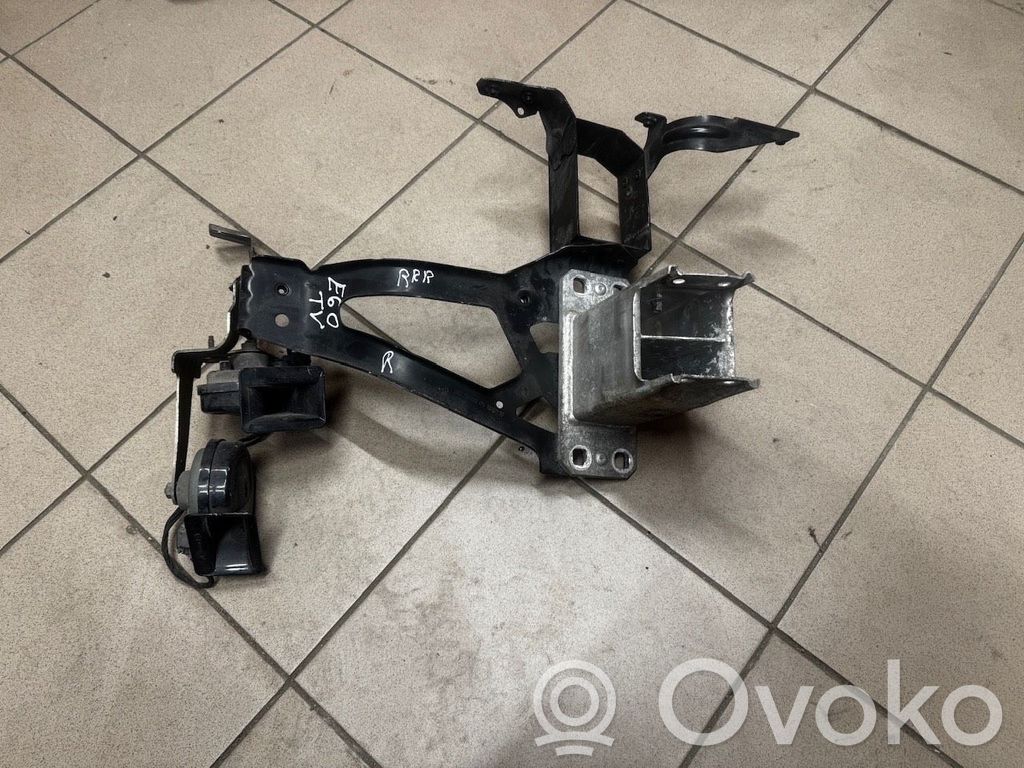 BMW 5 E60 E61 Priekinis amortizatorius bamperio 