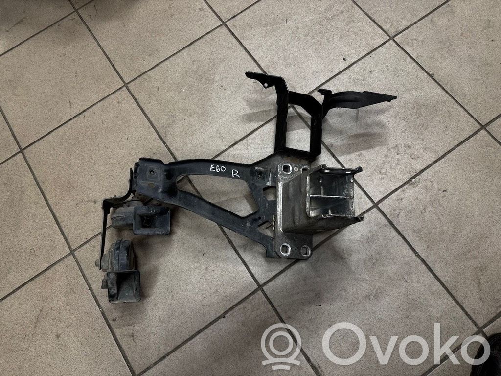 BMW 5 E60 E61 Priekinis amortizatorius bamperio 