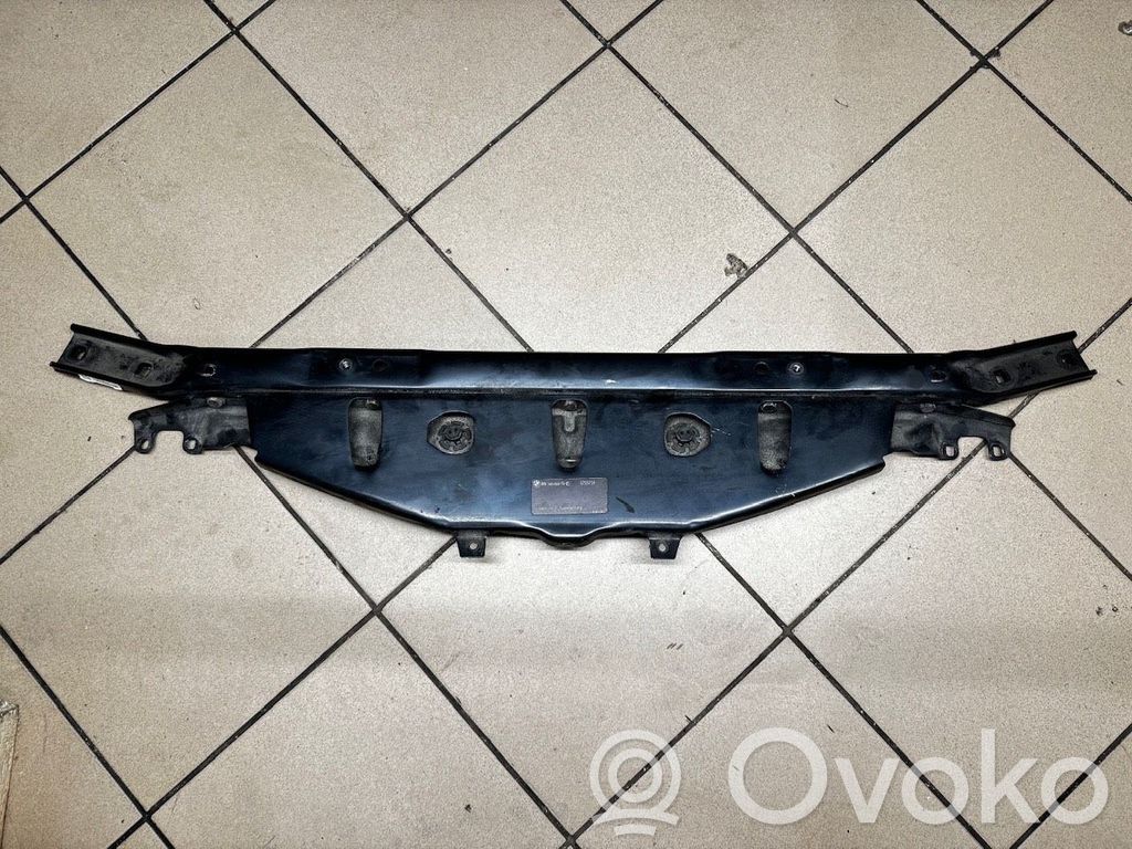 BMW 5 F10 F11 Radiatoru paneļa augšējā daļa (televizors) 