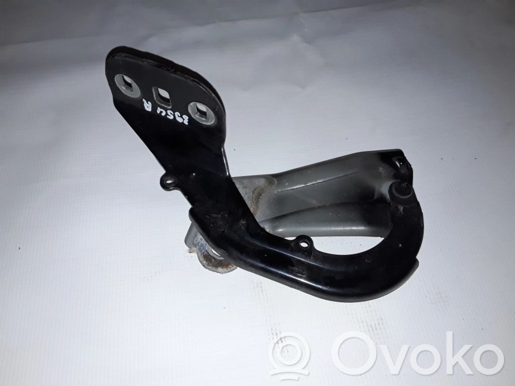 Ford Focus Konepellin saranat 