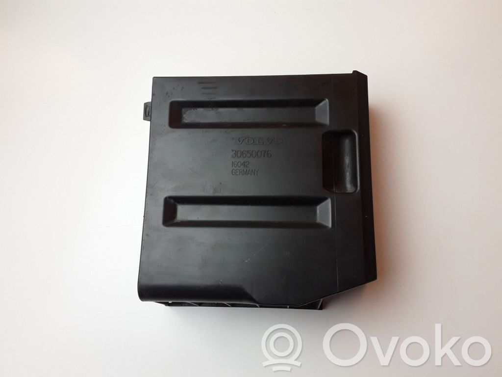 Volvo S60 Air filter box 