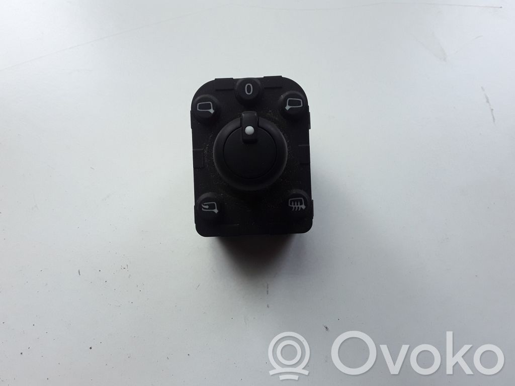 Audi Q2 - Wing mirror switch 