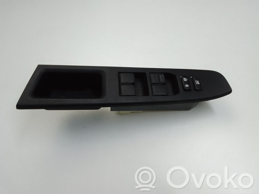 Toyota Yaris Electric window control switch 