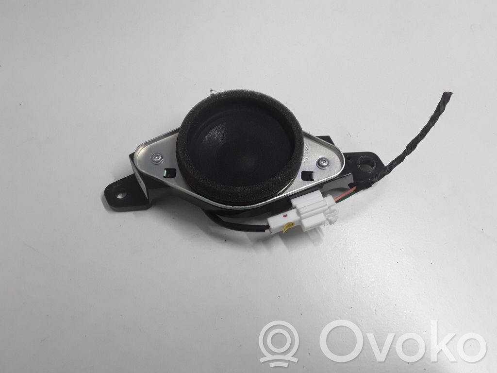 KIA Sorento Front door speaker 