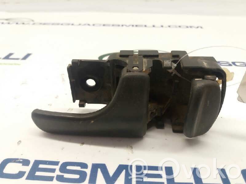 Nissan Terrano Manecilla interna puerta delantera 