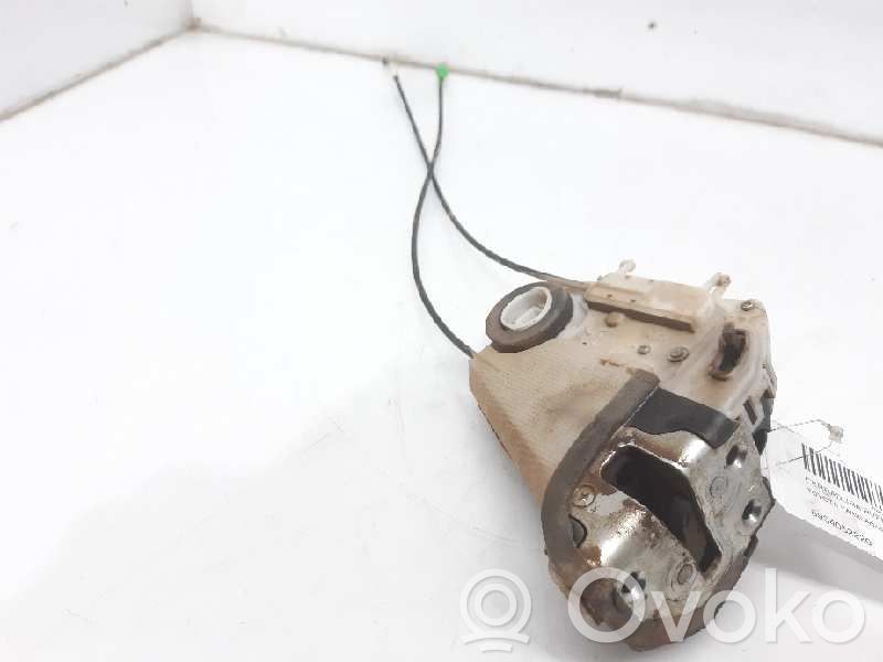 Toyota Yaris Zamek drzwi tylnych 