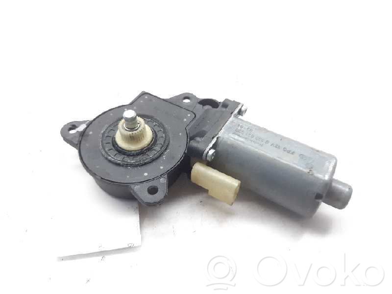 Silnik regulatora szyby drzwi przednich   1205750
