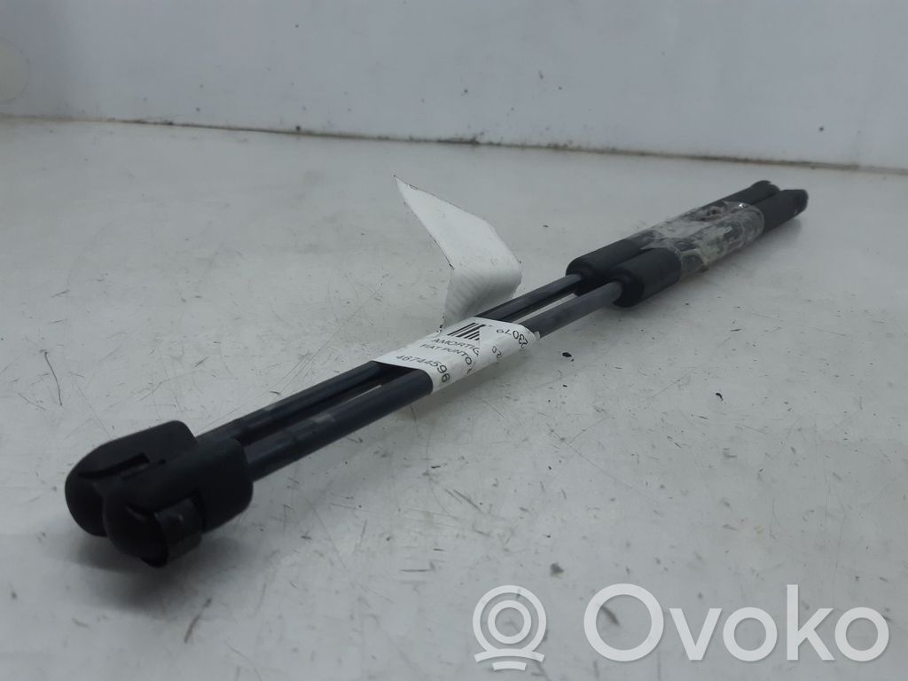 Fiat Punto (188) Amortyzator klapy tylnej bagażnika 