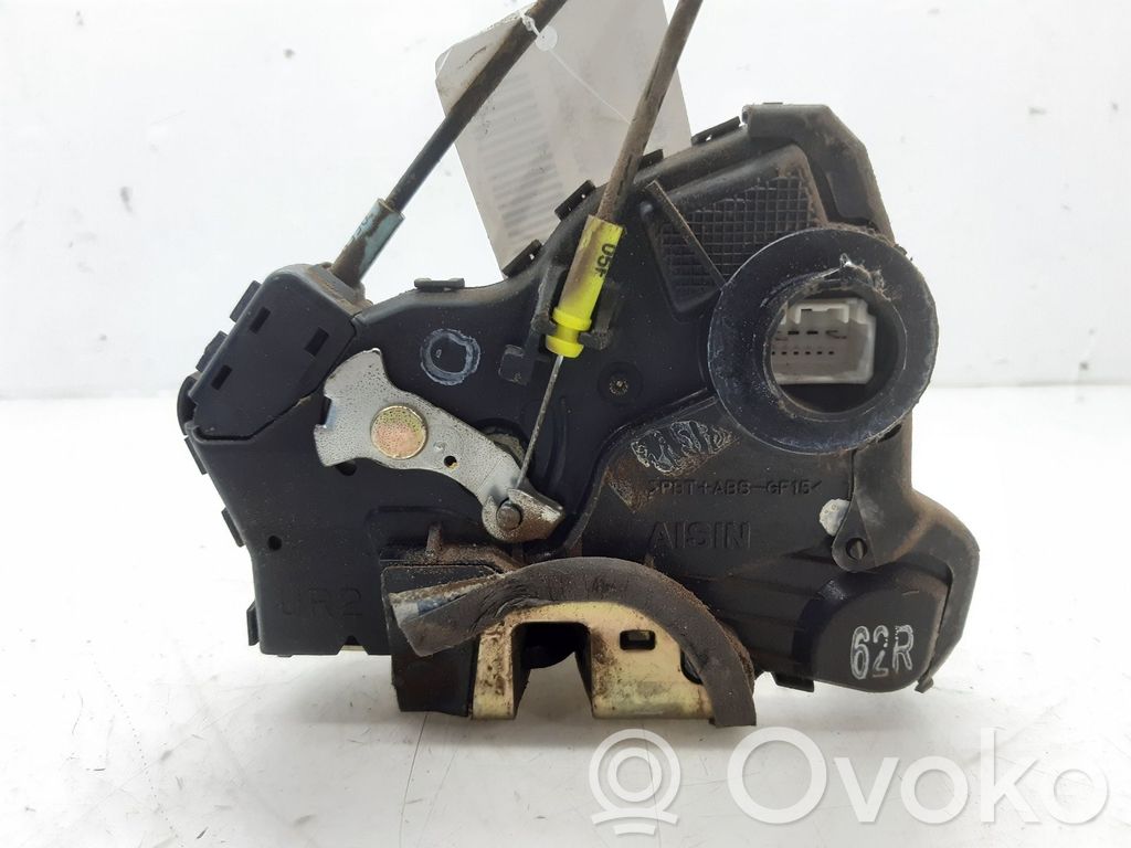 Toyota Corolla E120 E130 Priekšpusē slēdzene 