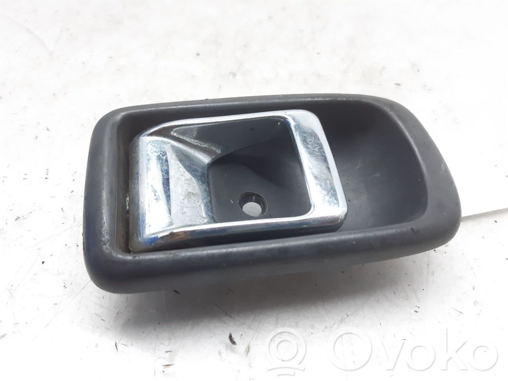 Daihatsu Applause Manecilla interna puerta trasera 