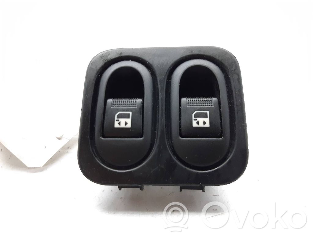 Peugeot 1007 Interruptor del elevalunas eléctrico 