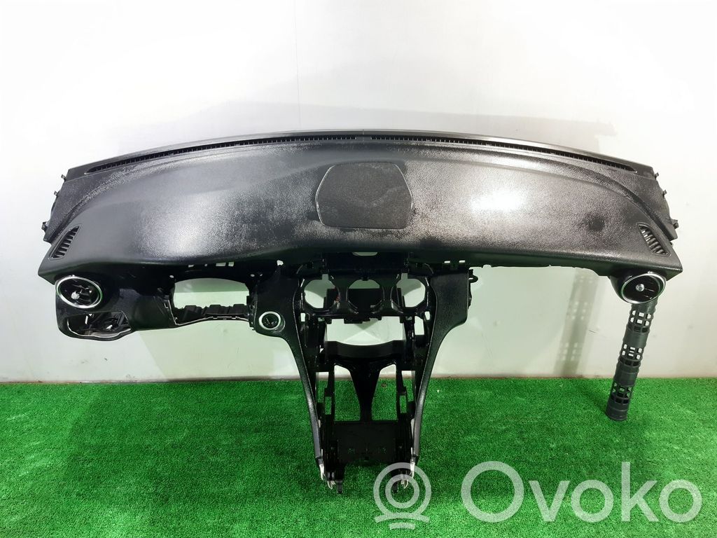 Mercedes-Benz C W205 Panel de instrumentos 