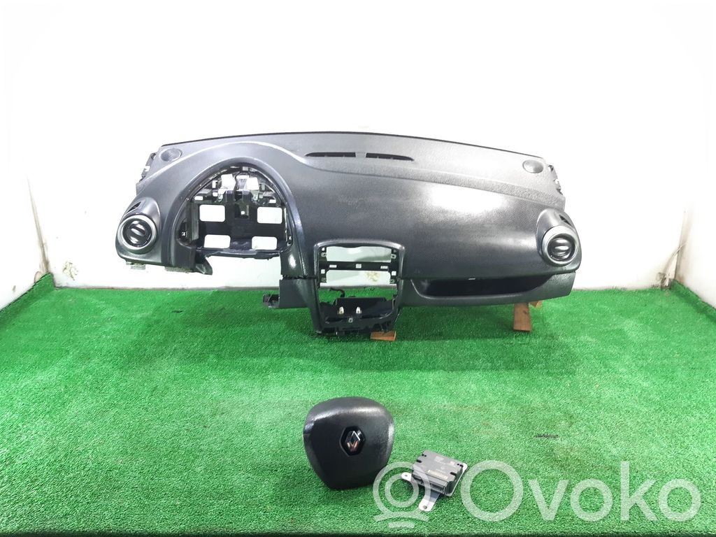 Renault Clio IV Turvatyynysarja paneelilla 