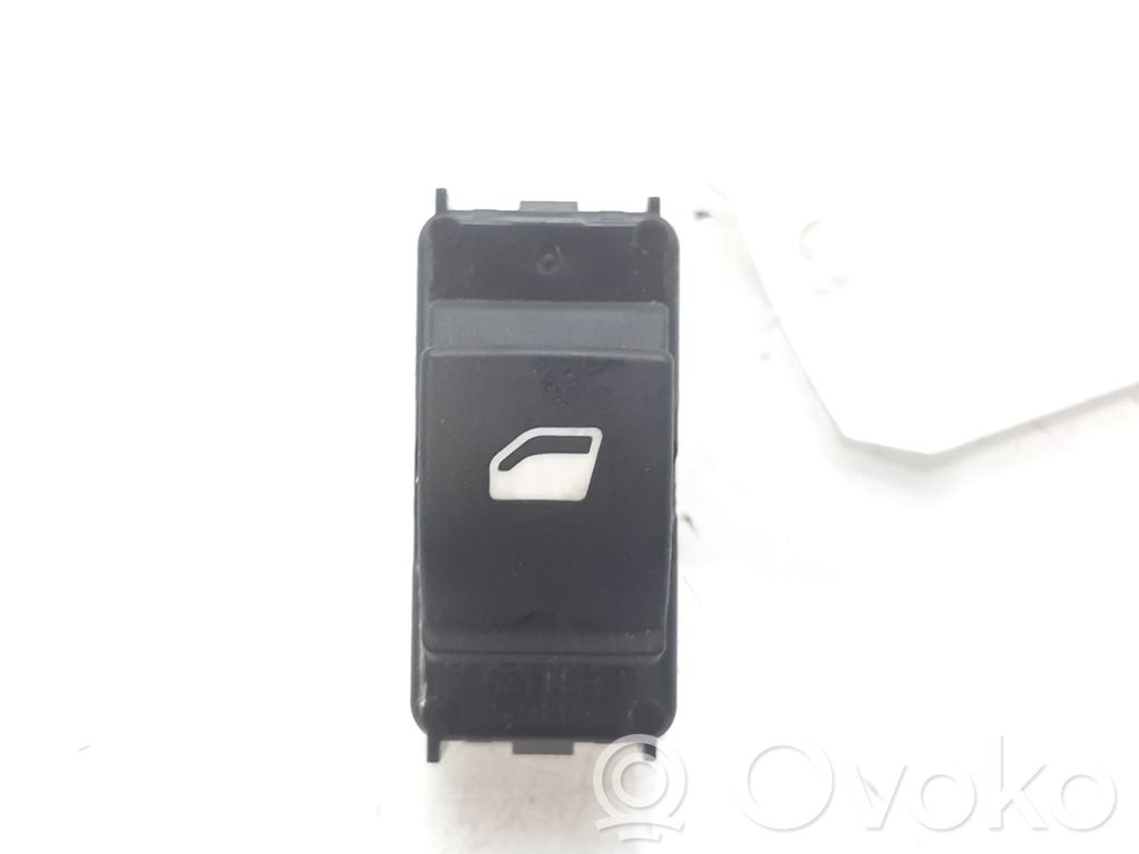 Electric window control switch   E31426
