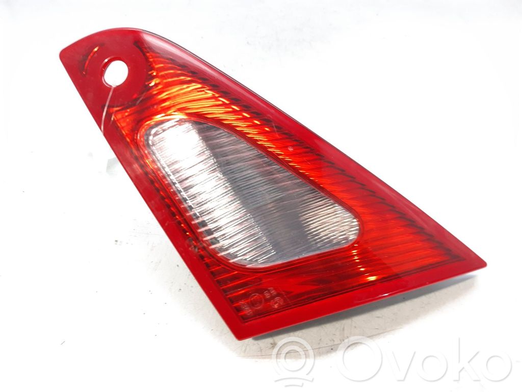 Mitsubishi Colt Lampă spate în capacul portbagajului 