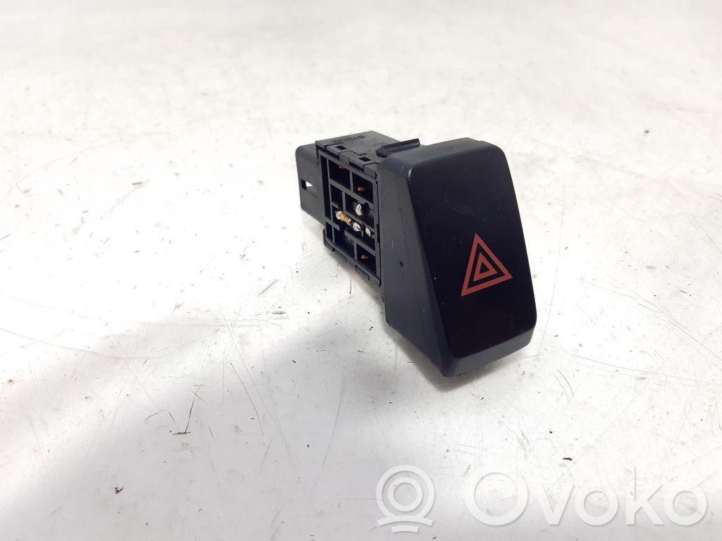 Botón interruptor de luz de peligro   864W03330