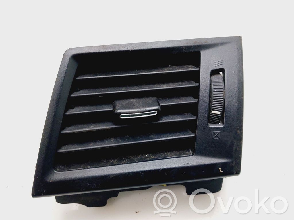 Rejilla de ventilación central del panel   66110AJ000