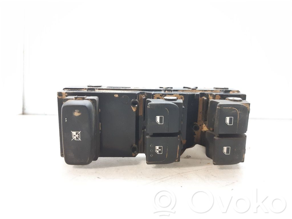 KIA Stonic Electric window control switch 