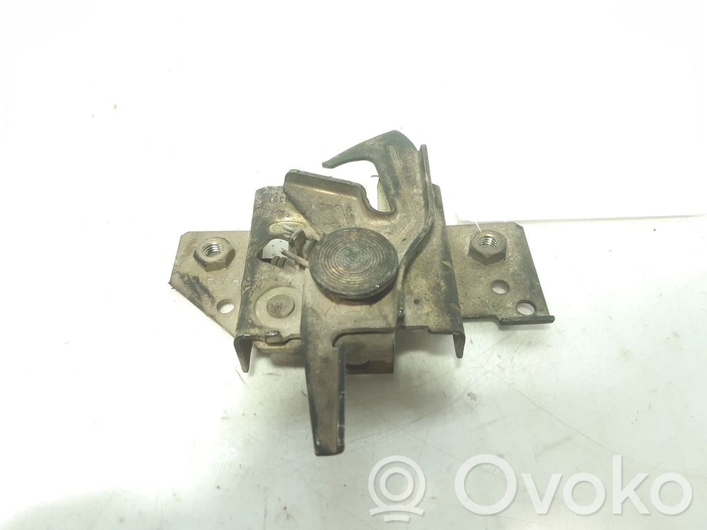 Ford Fusion Tie down hook / loop 