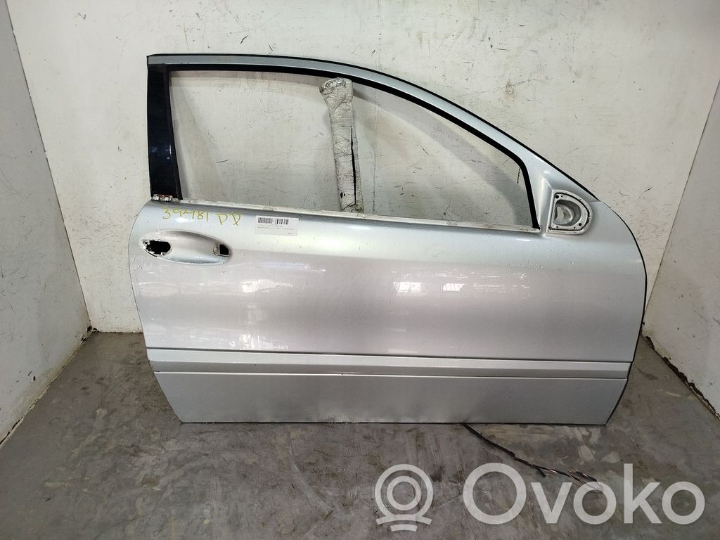 Mercedes-Benz C W203 Drzwi przednie 