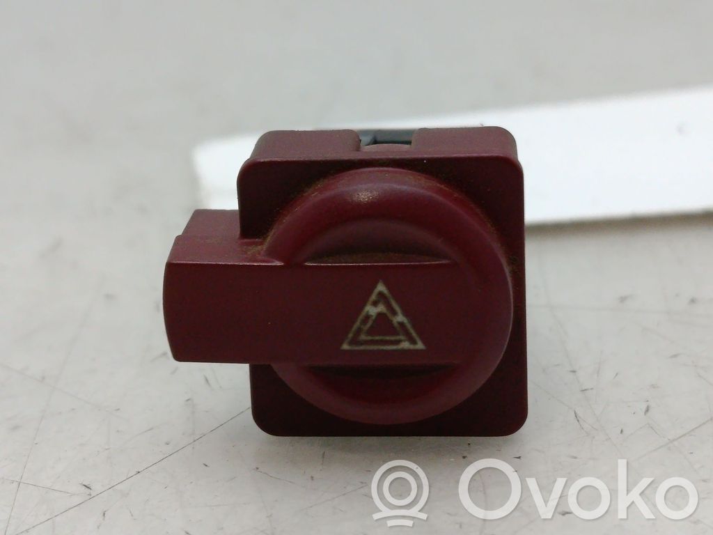 Citroen C4 I Hätävilkkujen kytkin