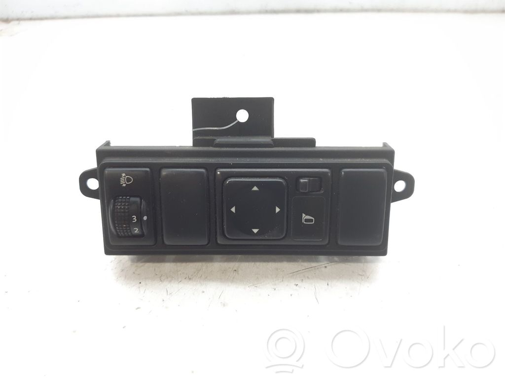 Nissan Tiida C11 Interruptor del espejo lateral 