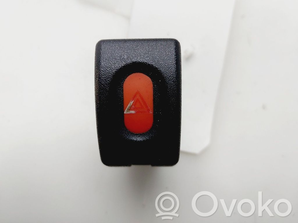Opel Corsa B Interrupteur feux de détresse 