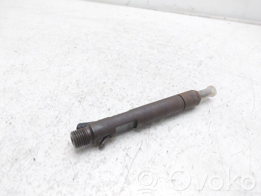 Inyector de combustible   TJBB01702D