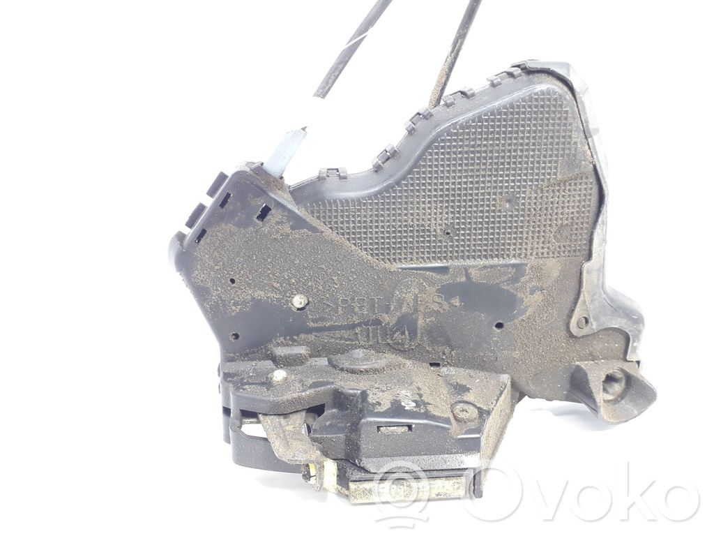 Toyota Corolla E120 E130 Priekšpusē slēdzene 