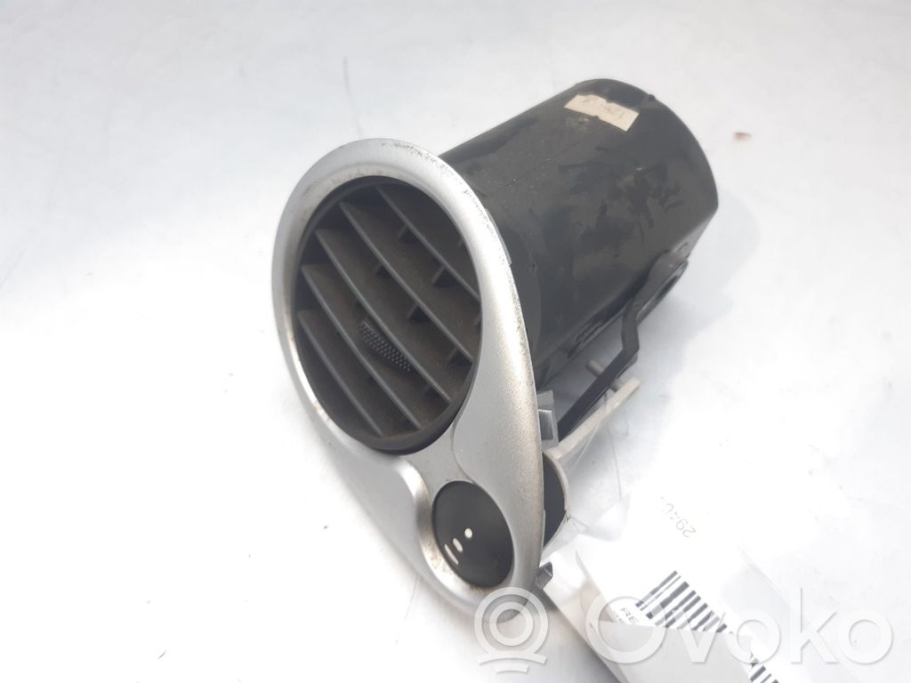 Renault Clio III Grille d'aération centrale 