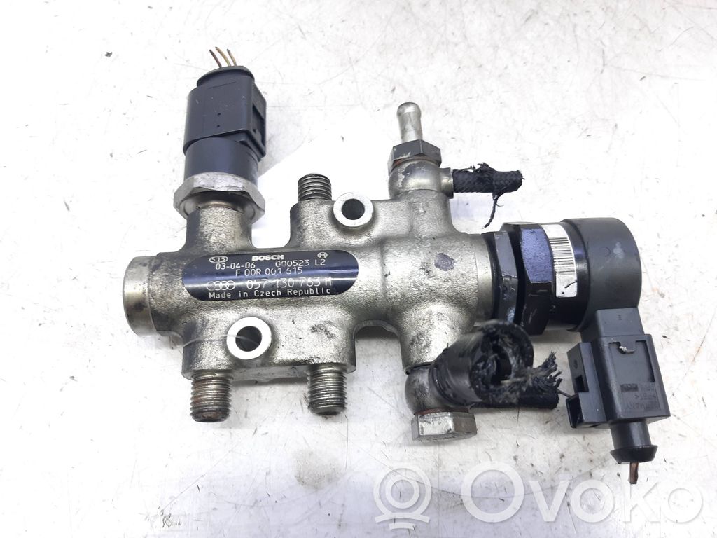 Audi A8 S8 D3 4E Linea principale tubo carburante 
