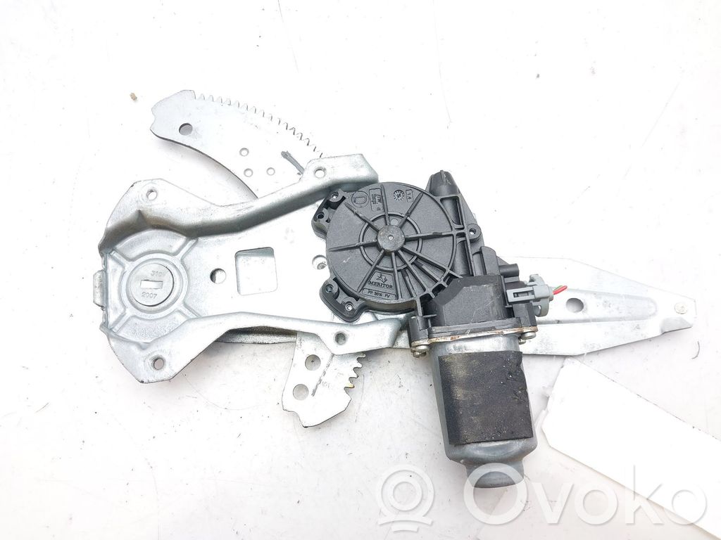 Regulador manual de la ventanilla trasera   827019U00B