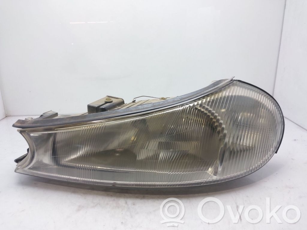 Ford Mondeo MK II Lampa przednia 