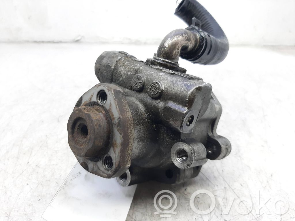 Volkswagen Golf IV Ohjaustehostimen pumppu 