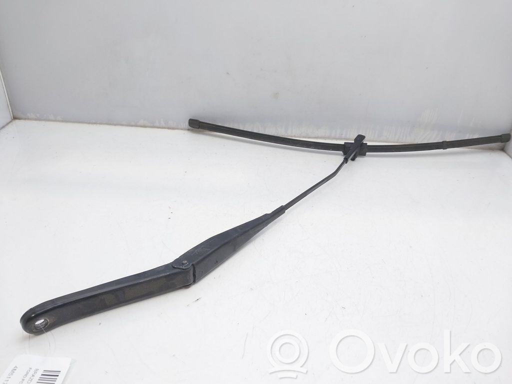 Front wiper blade arm   4M5117526AD