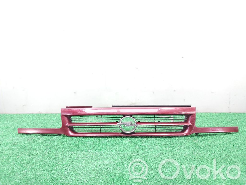 Opel Astra F Etusäleikkö 