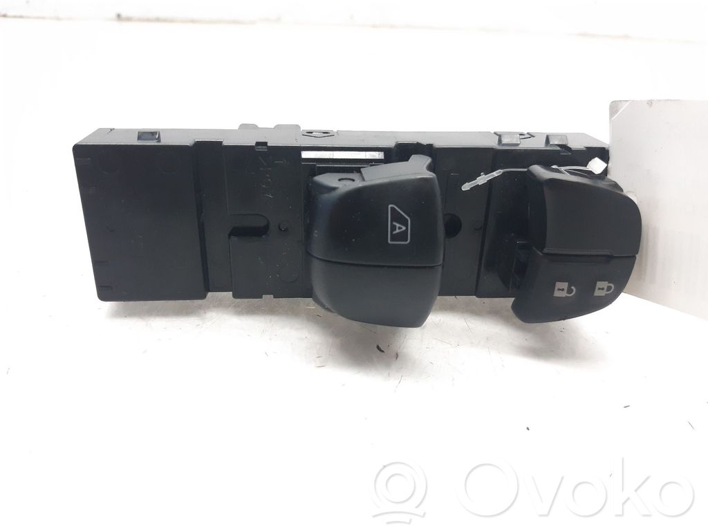 Nissan Micra K14 Sähkötoimisen ikkunan ohjauskytkin