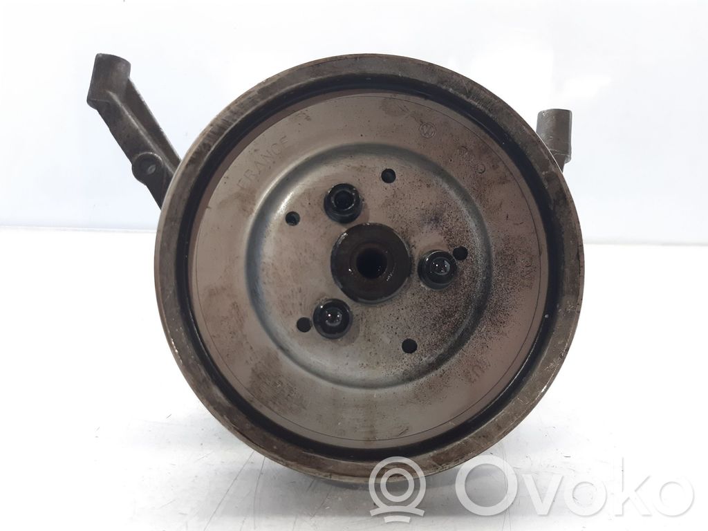 Audi A4 S4 B5 8D Power steering pump 