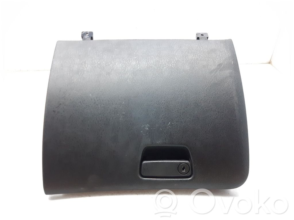 Mitsubishi Carisma Handschuhfach 