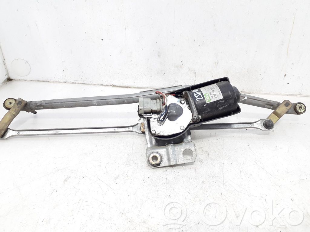 Renault Clio I Motor y varillaje del limpiaparabrisas delantero 