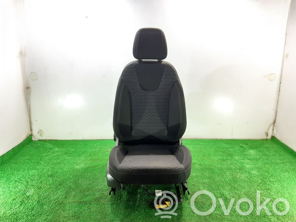 Opel Astra K Etumatkustajan istuin 