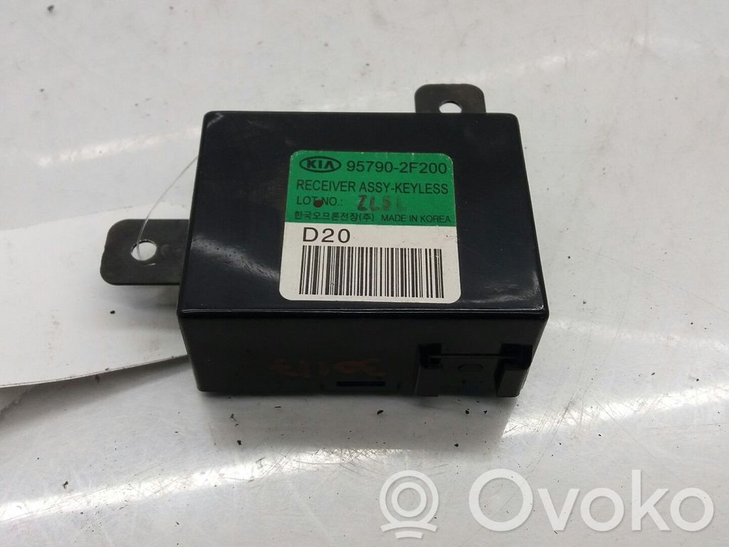 Door central lock control unit/module   957902F200