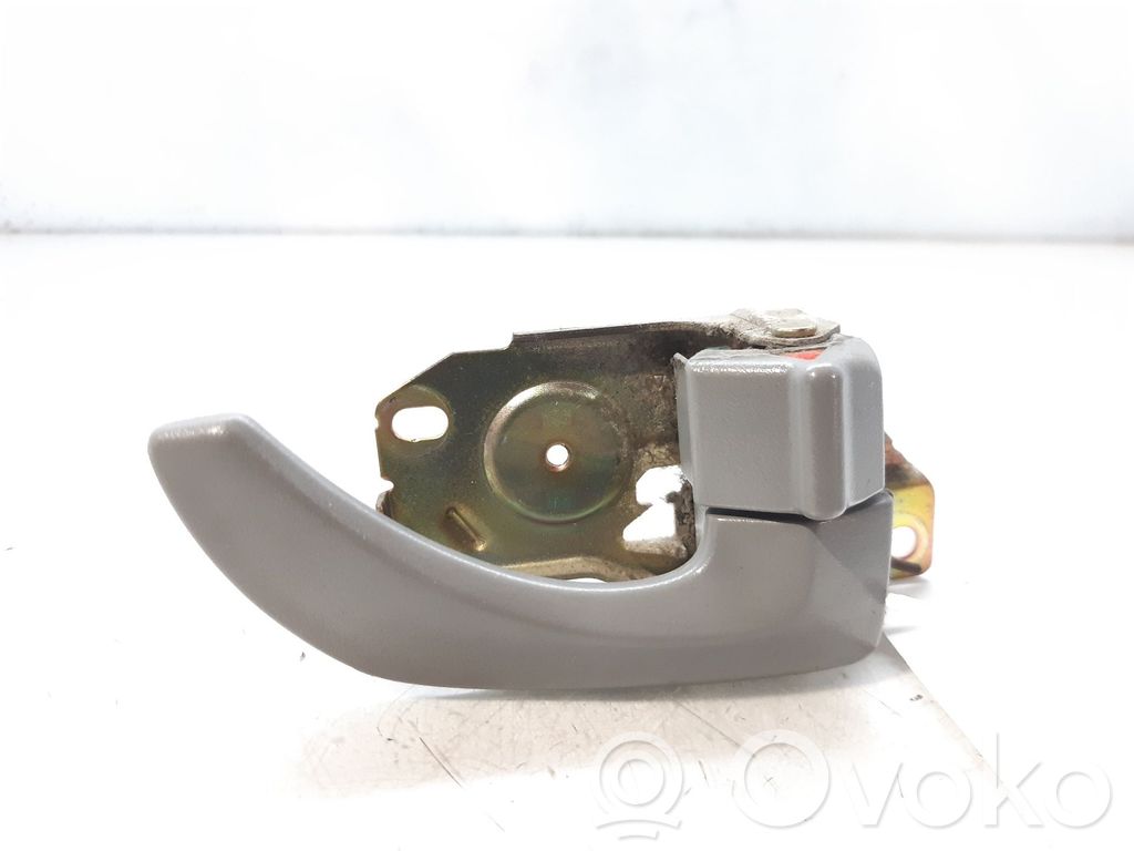 Manecilla interna puerta trasera   F043