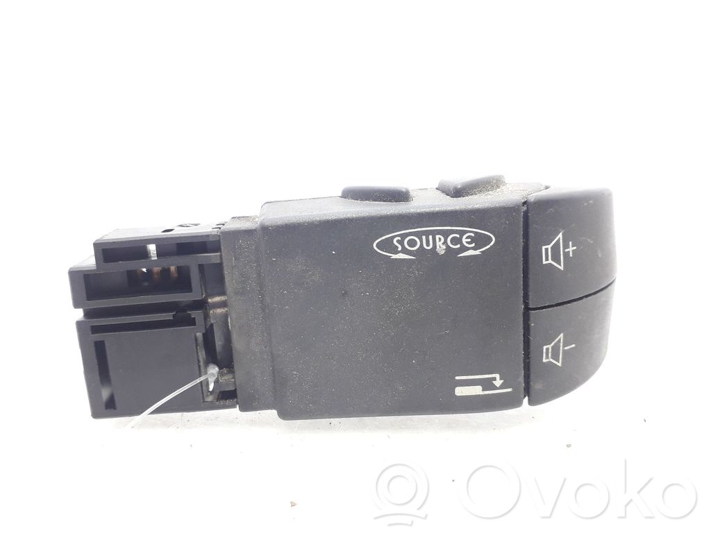 Interruptor de control multifunción   7701049643