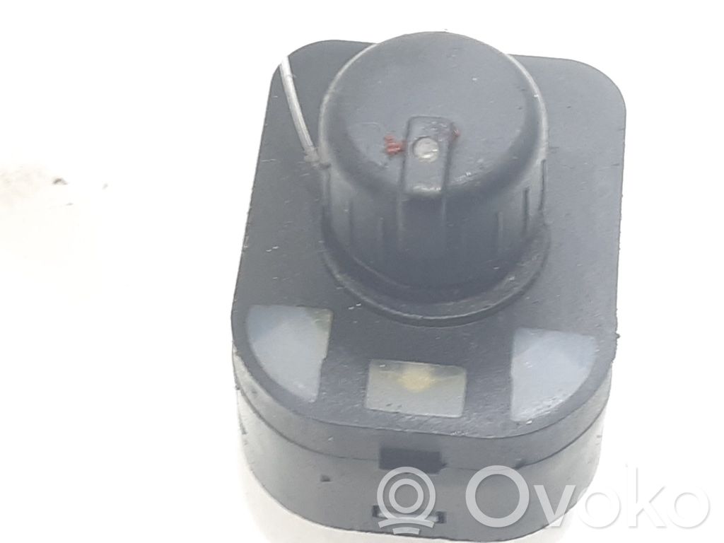 Sivupeilin kytkin   8E0959565