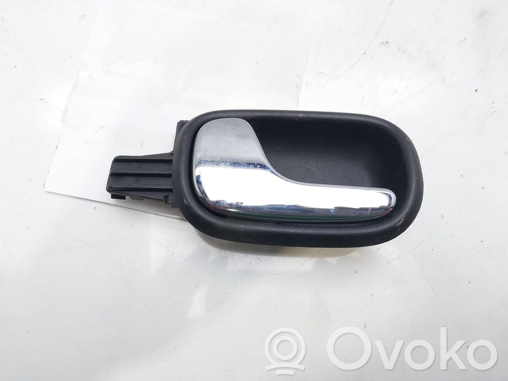 Manecilla interna puerta trasera   8D0839019